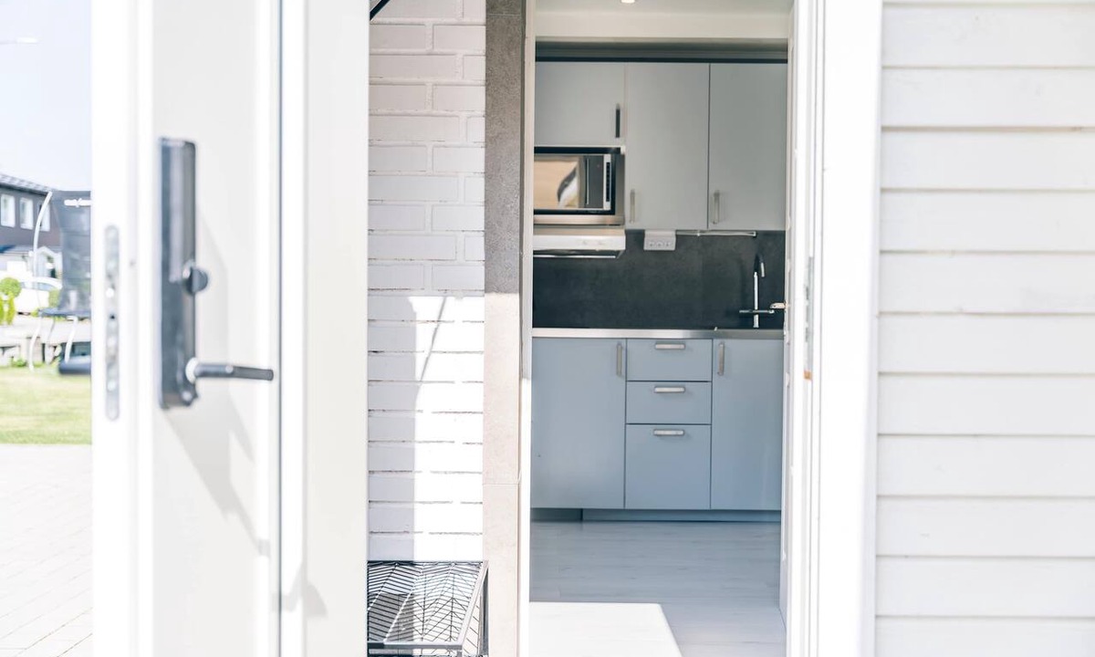 Sollentuna Apartment | Freshly Renovated Studio Apartment, 20min to City