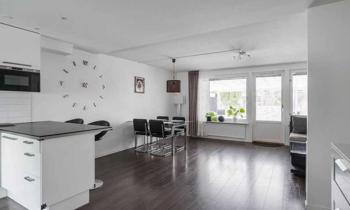 Gavle House | Fully Renovated 4BR Home With Modern Kitchen