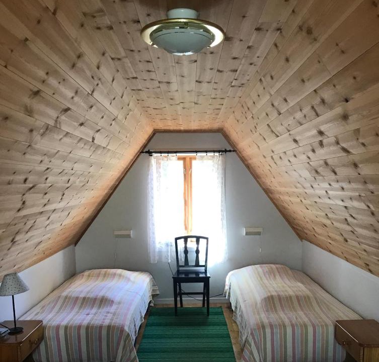 Klintehamn House | Gårdshus i lummig trädgård Klintehamn
