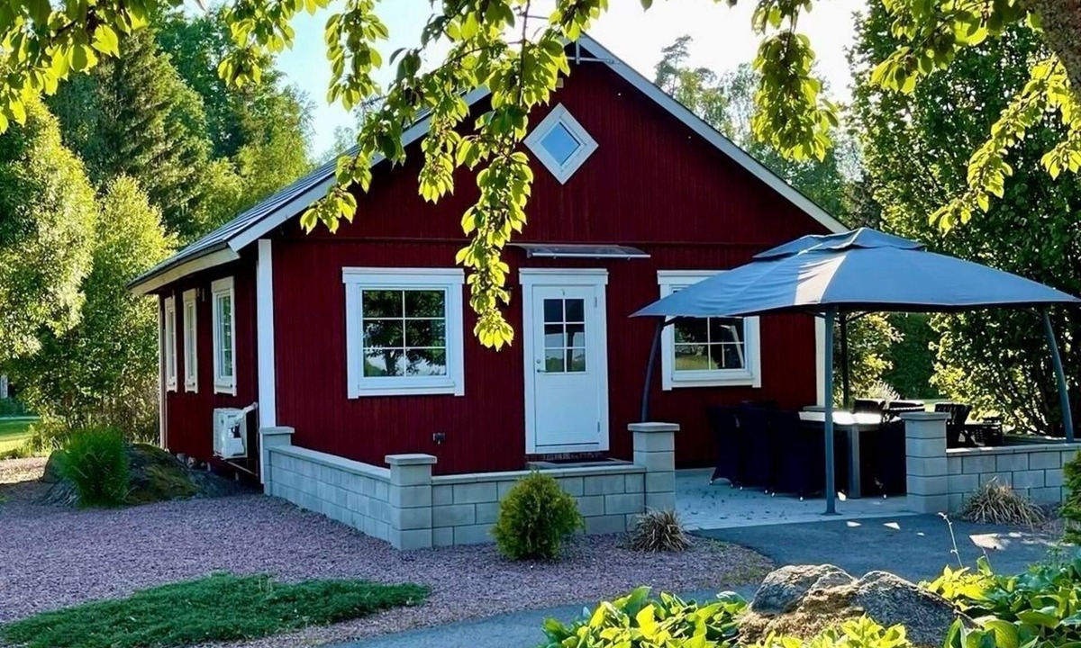 Vackelsang House | Gemütliches Haus am See mit Eigenem Elektroboot und Zugang zum Pool