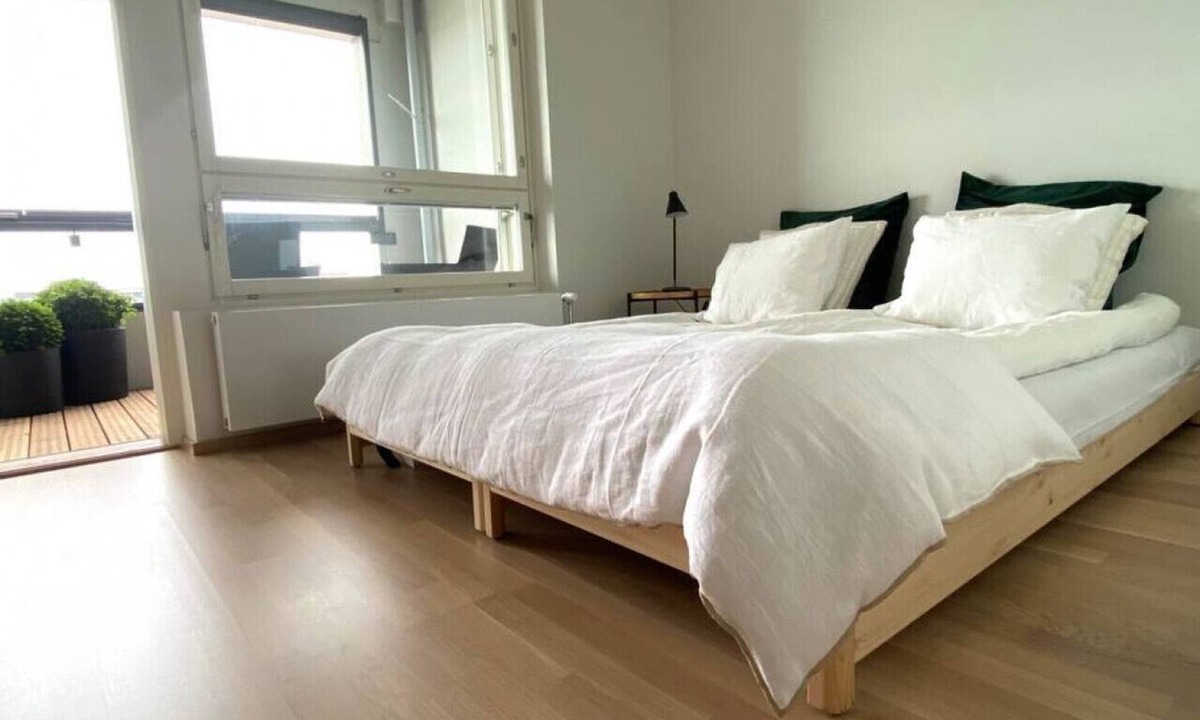 Etelainen District Apartment | Goldfinger merinäköalalla yksiö