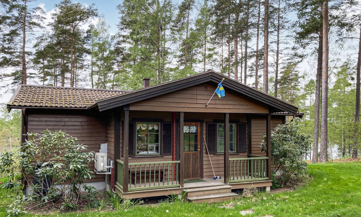 Bjorketorp House | Gorgeous cottage, with barbecue and short walk to the lake.