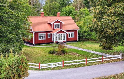 Växjö House | Gorgeous Home In Älmeboda With Sauna