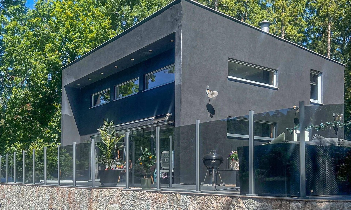 West Coast House | Gorgeous home in Borås with sauna