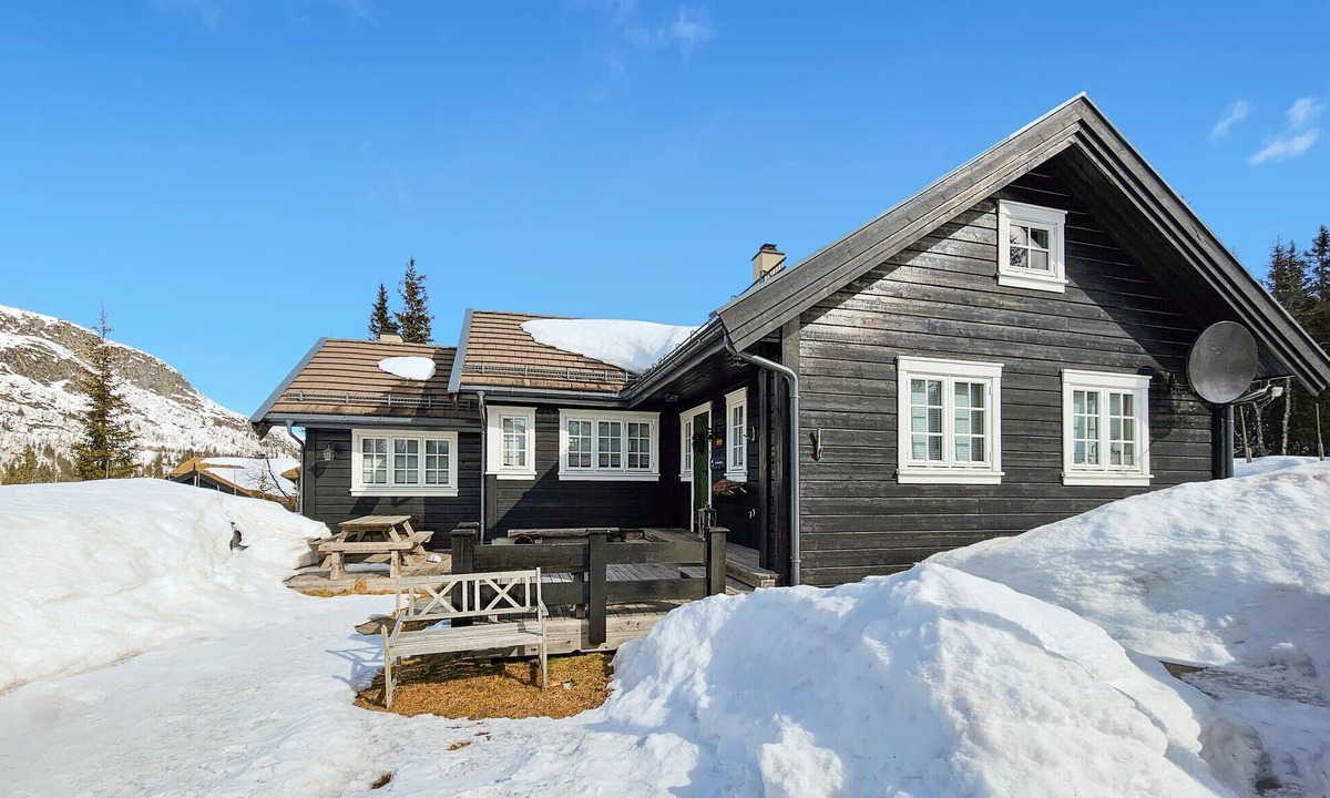 Fla Municipality House | Gorgeous home in Eggedal with kitchen