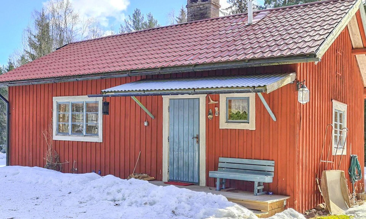 Enviken House | Gorgeous home in Enviken with kitchen