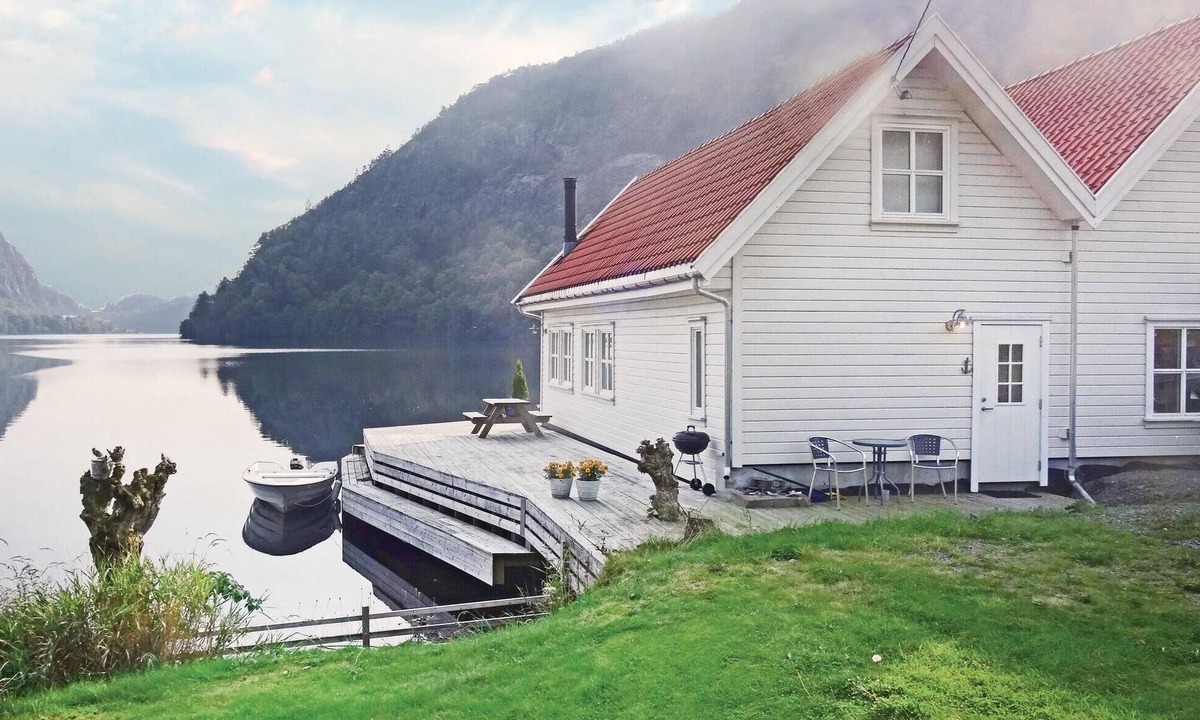 Flekkefjord House | Gorgeous home in Flekkefjord with house sea view