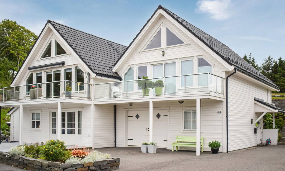 Herdla House | Gorgeous home in Herdla with house sea view