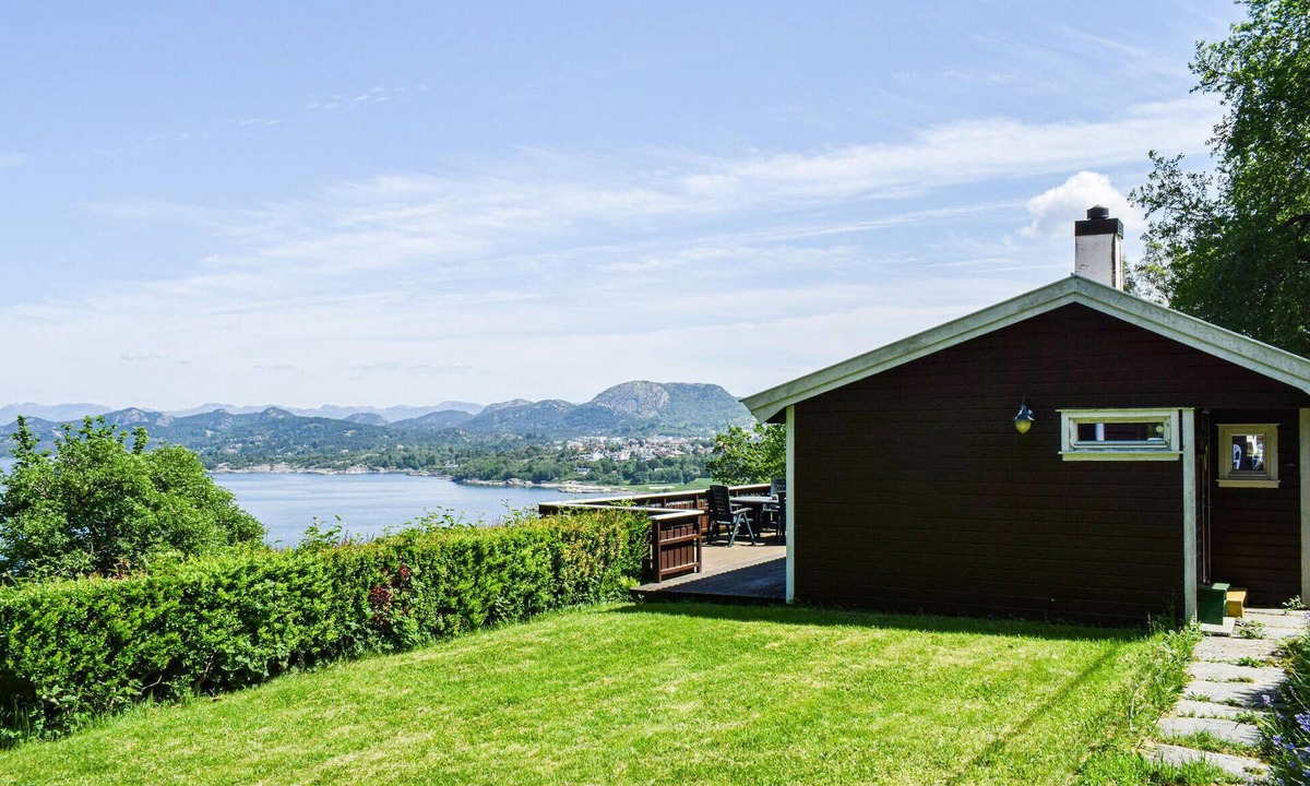 Stavanger House | Gorgeous home in Hommersåk with WiFi
