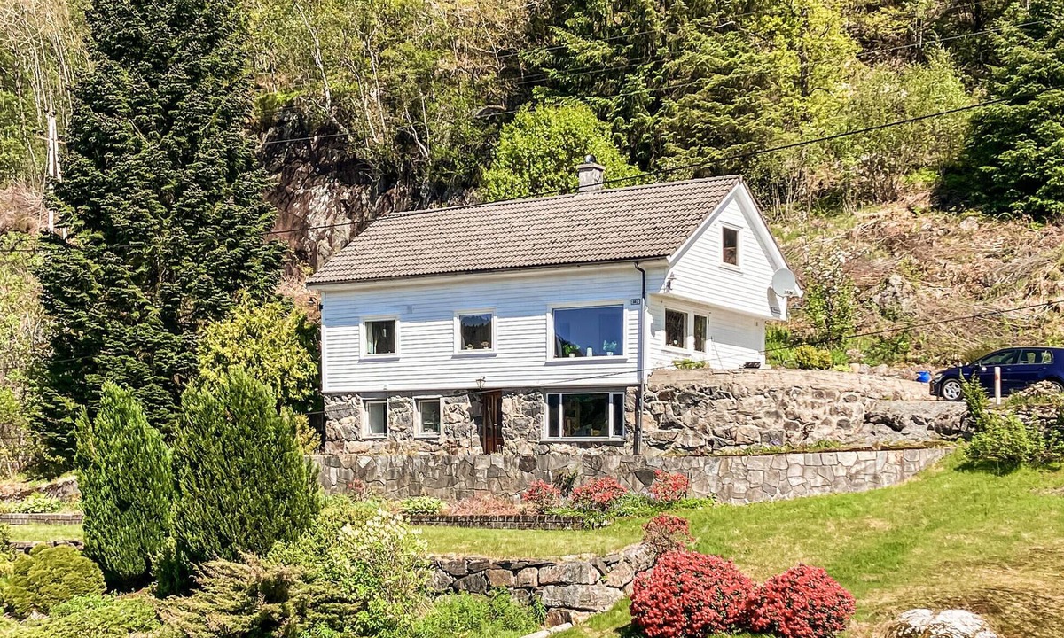 Vindafjord House | Gorgeous home in Nedre Vats with WiFi