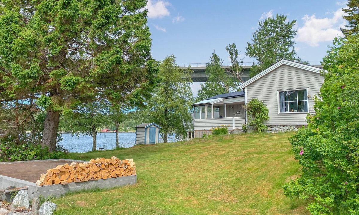 Torjulvagen House | Gorgeous home in øydegard with harbor view