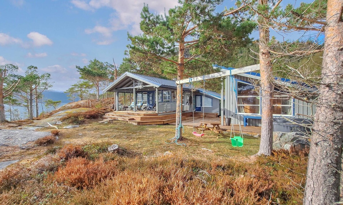 Snillfjord House | Gorgeous home in Snillfjord with WiFi
