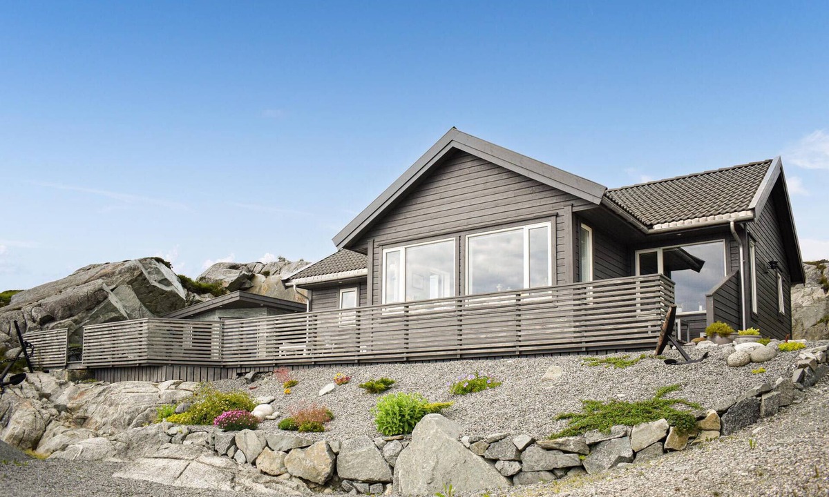 Sveio House | Gorgeous home in Sveio with house sea view