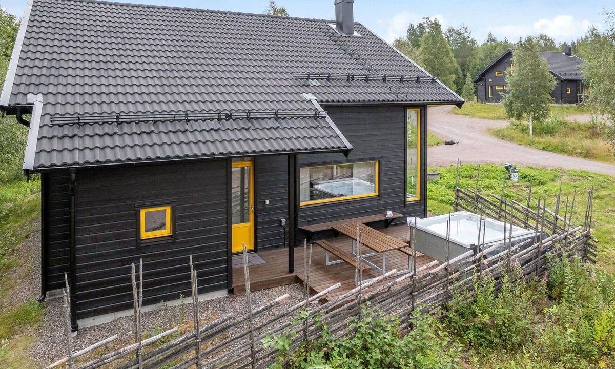 Transtrand House | Gorgeous home in Transtrand with WiFi