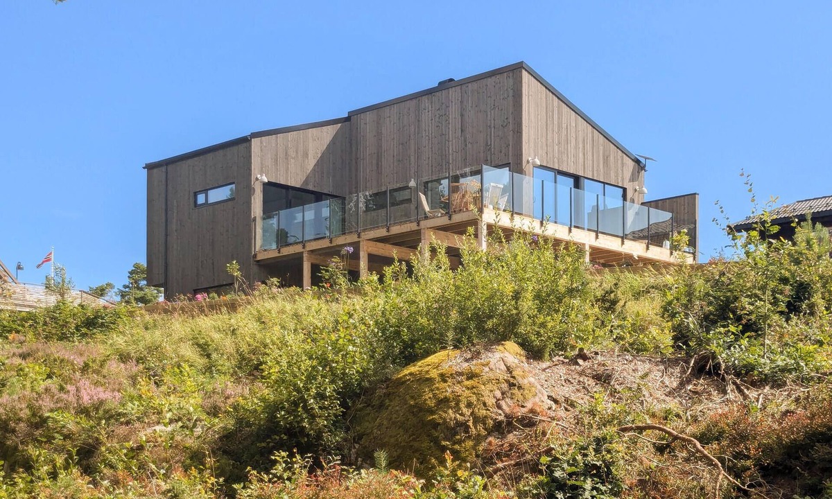 Faervik House | Gorgeous home in Tromøya with WiFi