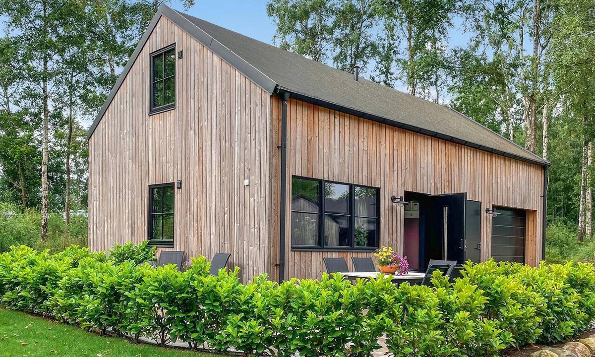 Varobacka House | Gorgeous home in Väröbacka with house sea view