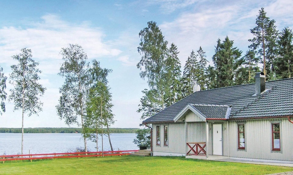 Kvanarp House | Gorgeous home in Vittaryd with sauna