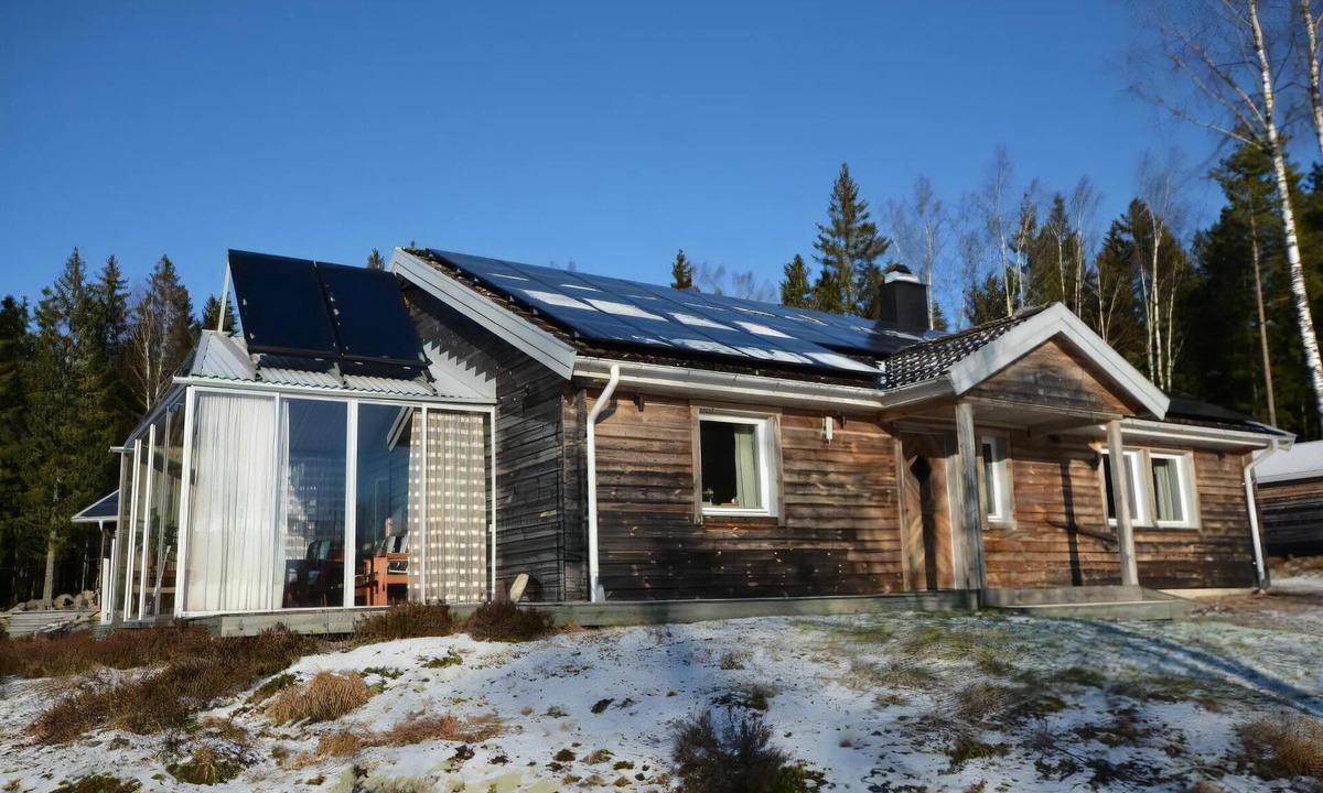 Gislaved Cottage | Great location with lake view.