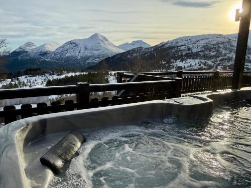 Møre og Romsdal Ski Chalet | Great mountain cabin with jacuzzi in beautiful surroundings