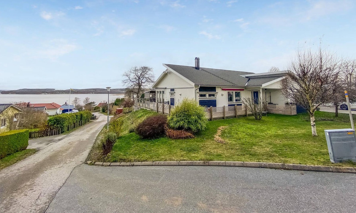 Orby House | Great spacious cottage with sauna and panoramic view of the lake.