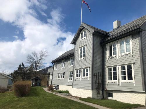 Isfjorden Apartment | Grey Lodge