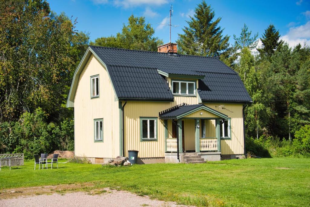 Lakene House | Gula huset, Lakene Ostgård