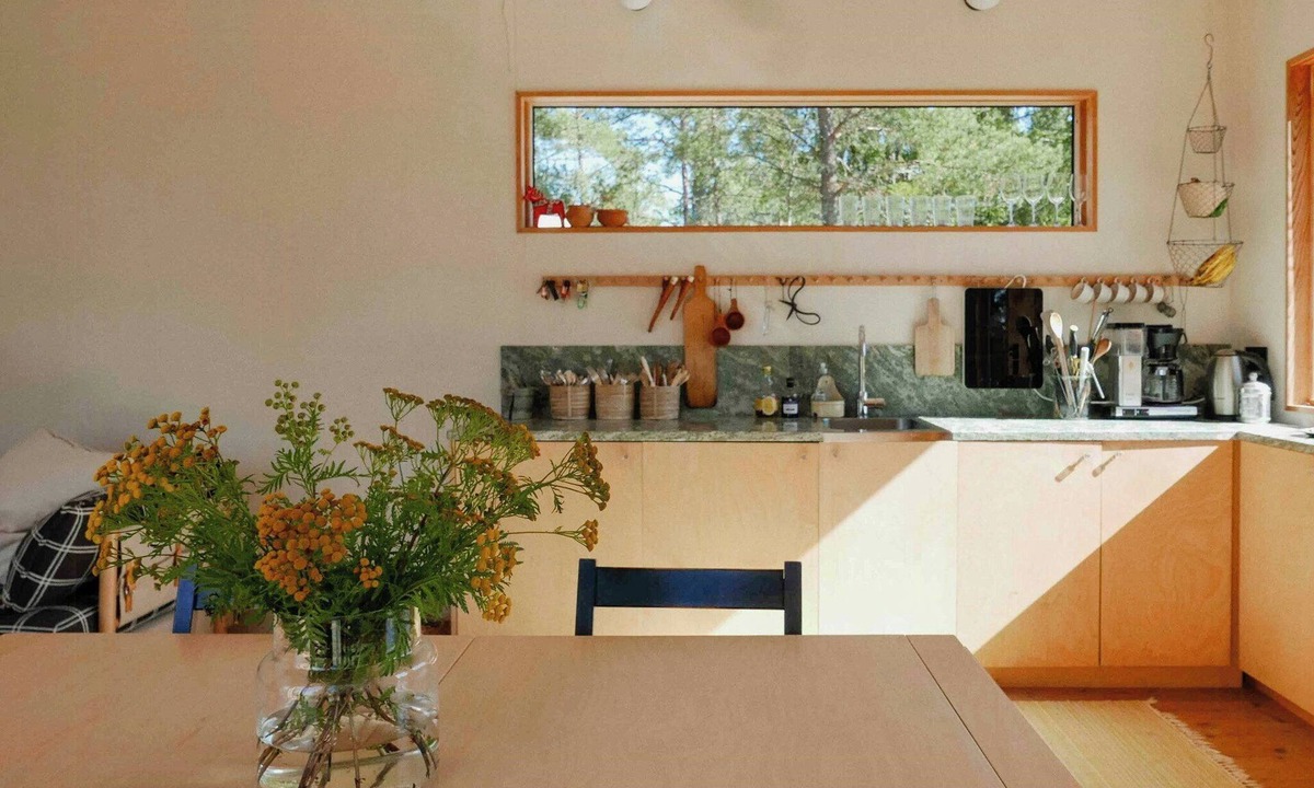 Navekvarn House | Hand-built cabin by the Sörmland hiking trail
