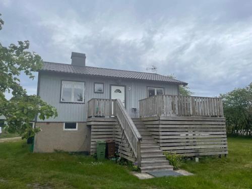 Hasslo House | Hasslo Holiday Home with Garden