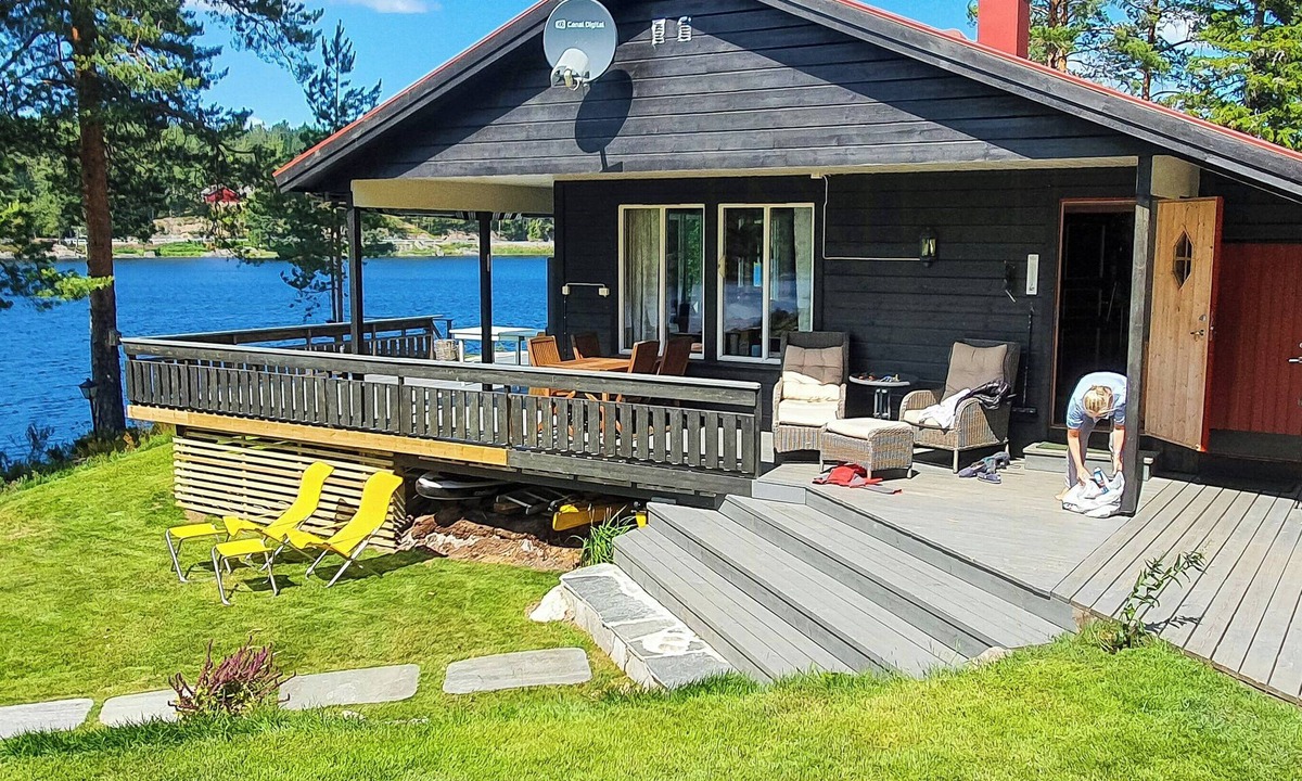 Vegarshei House | Have an active cabin stay by Ljøstadtjernet