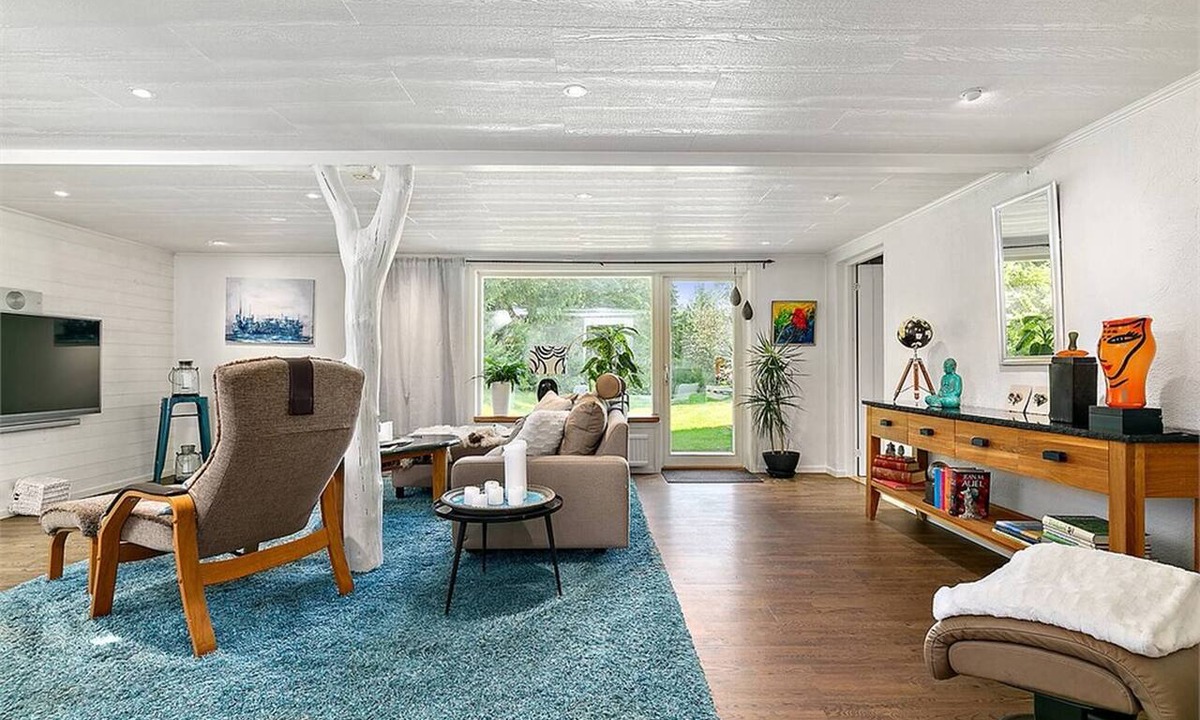 Osby Villa | Hazelnut Villa - Lake & Town Retreat