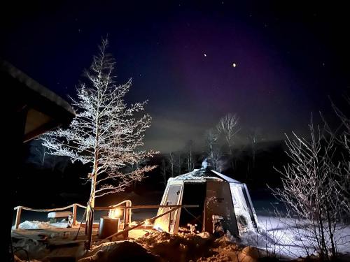 Storfors Boat Rental | Hedetangen AuroraHut wintertime