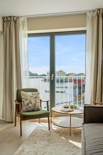 Henningsvaer Apartment | Helt NY Leilighet med Havet som Nabo