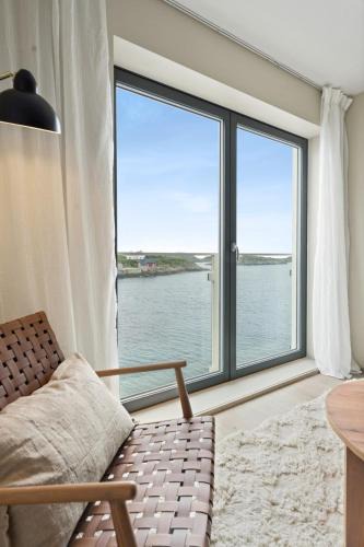 Henningsvaer Apartment | Henningsvær ocean front apartment