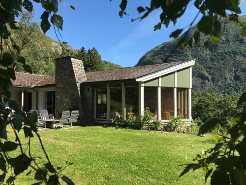 Laerdal House | Historic Cabin By Lærdal River