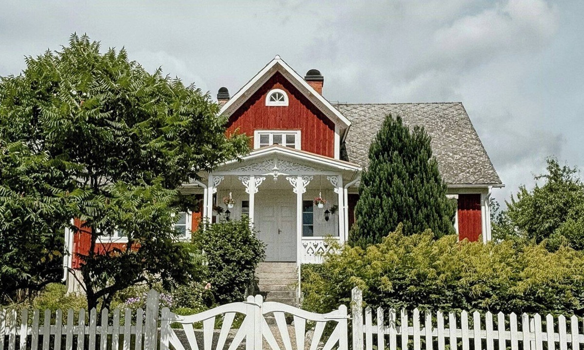 Svangsta House | Historic countryside home near lake in Ekeryd