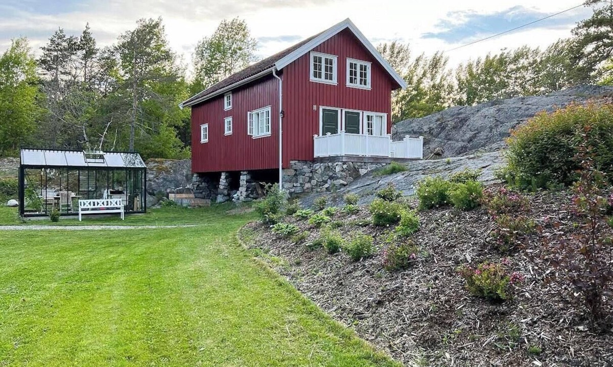 Kragero House | Historic farmhouse by the archipelago park