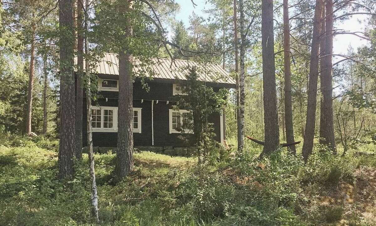Eidsberg House | Historic forest cabin by Lake Steinsvannet