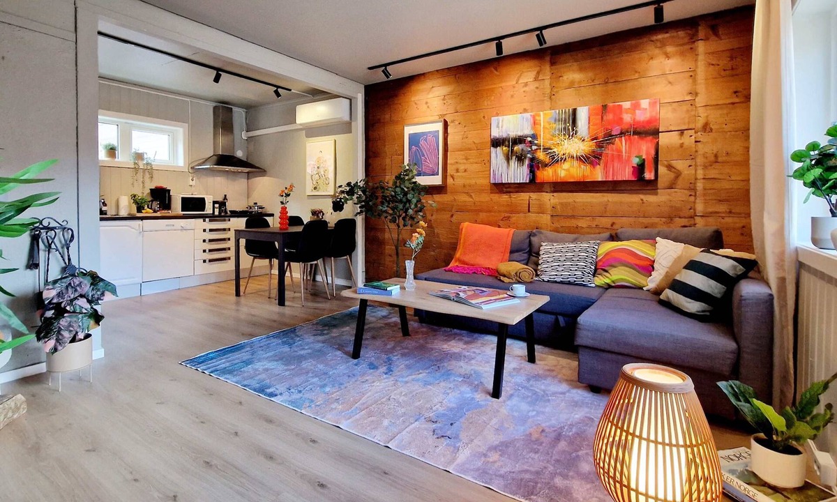 Engen House | Historic House - 2 Baths, 3 Floors, 100% Charm