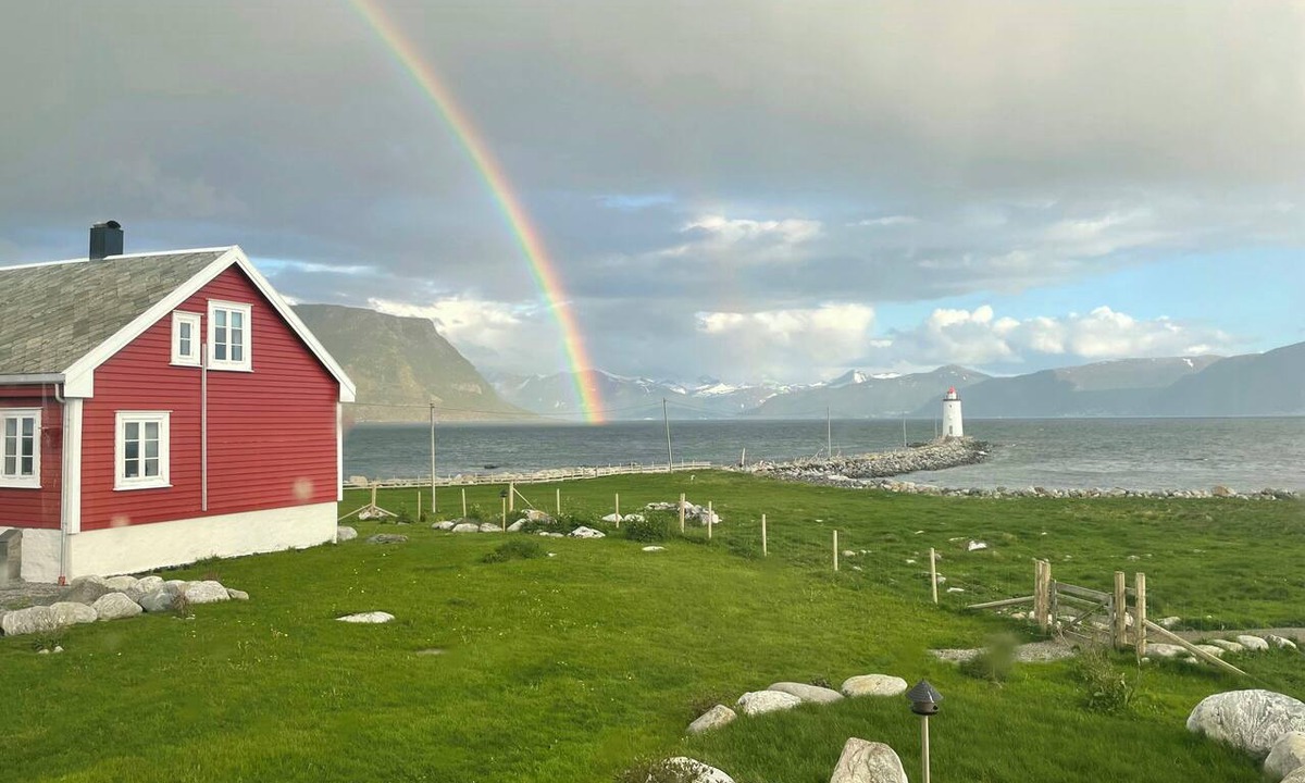 Godøy House | Historic lighthouse keeper's house at Høgstein