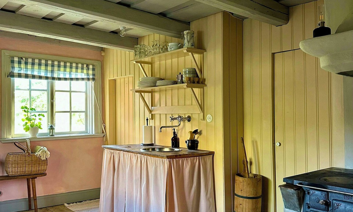 Eskilstuna Municipality House | Historic vicarage with wood-burning stove