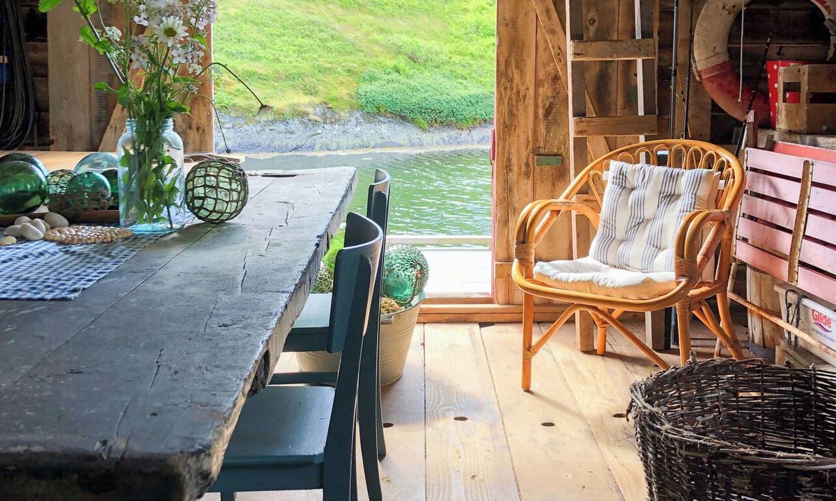 Solund House | Historic villa by the sea in Solund