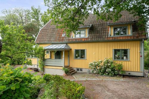 Nacka Municipality Villa | Historic Villa in Saltsjobaden 20 min from Stockholm City
