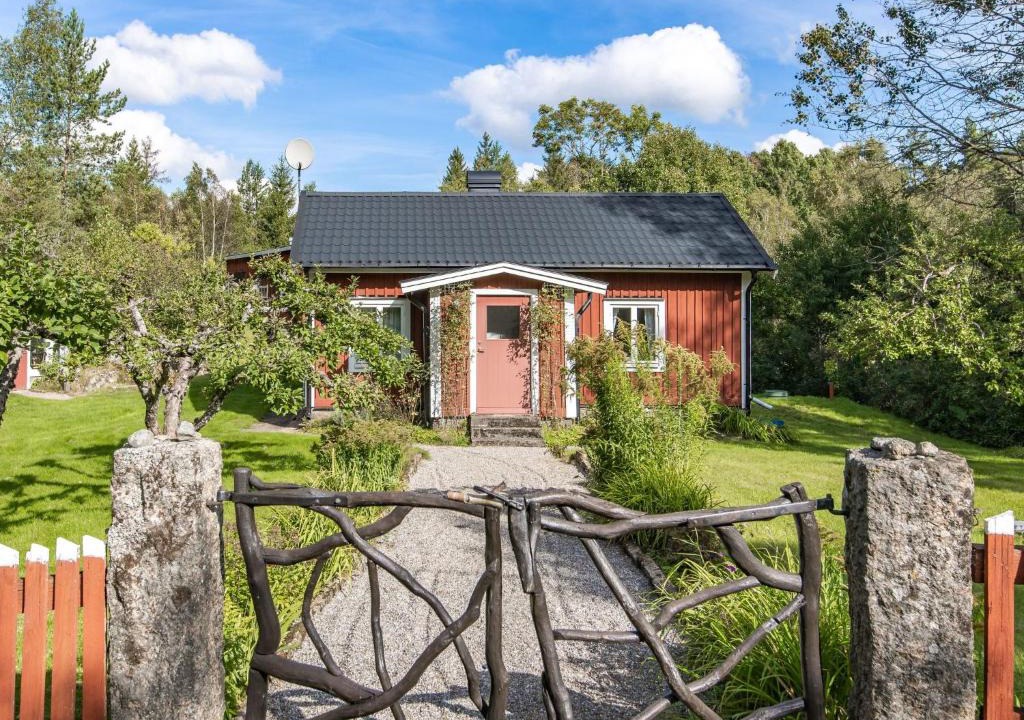 Tving House | Holiday Home Bredasjö by Interhome