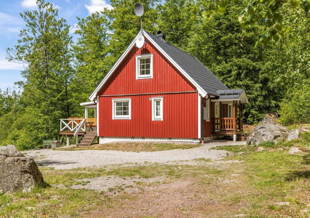 Olofstrom House | Holiday Home Erikstorp 142 by Interhome
