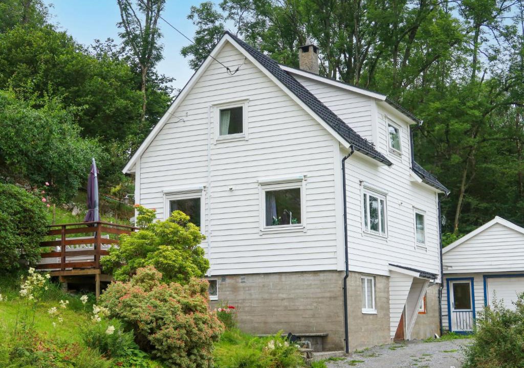 Tysnes House | Holiday Home Gamlahuset by Interhome