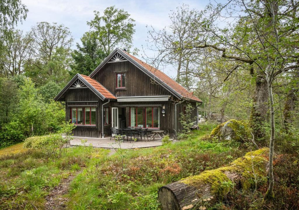 Alingsas House | Holiday Home Lövekulle by Interhome