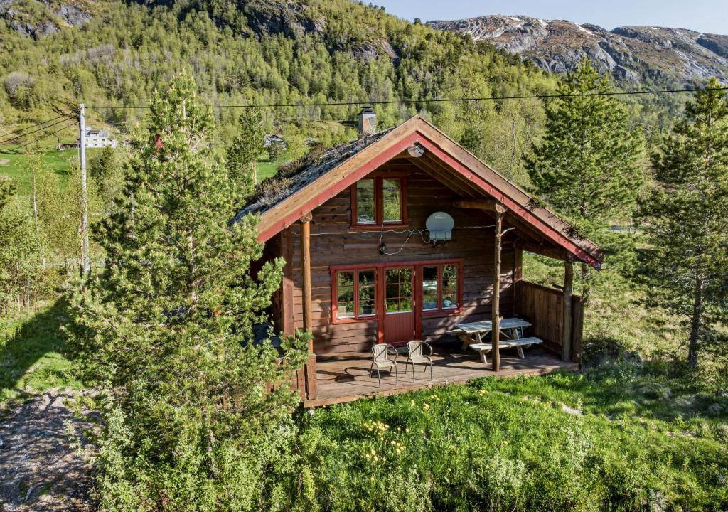 Gaular House | Holiday Home Lona by Interhome
