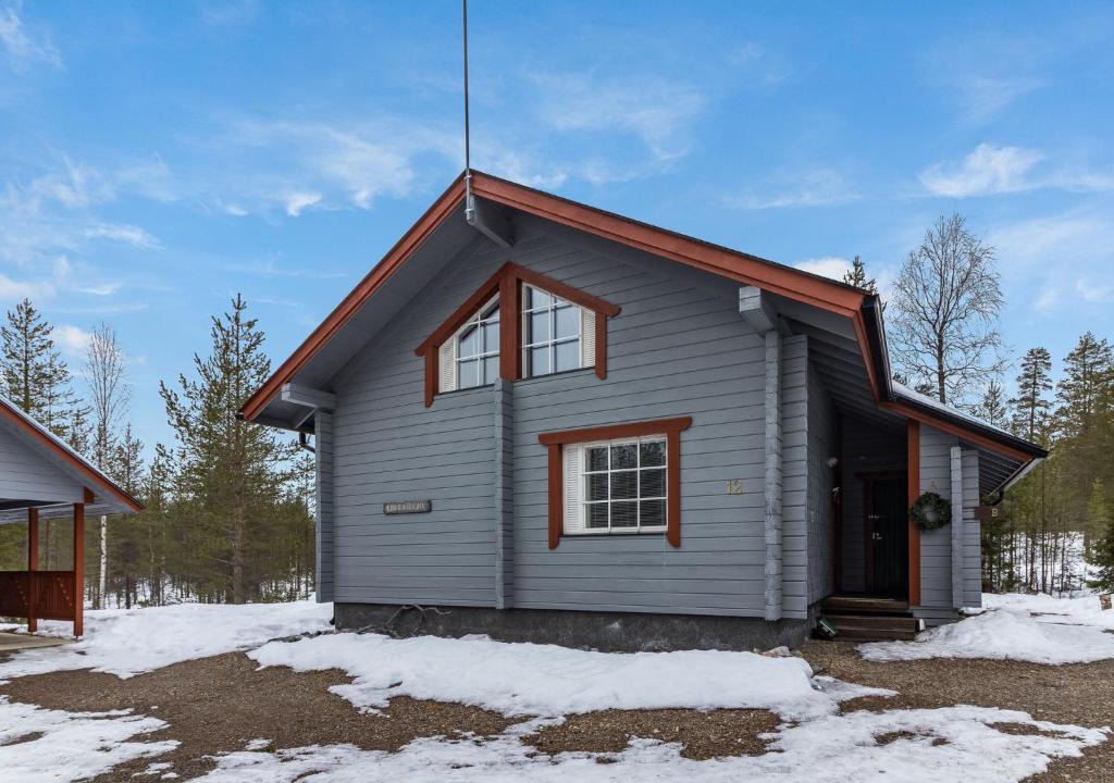 Lampivaara House | Holiday Home Luonnonrauha a by Interhome