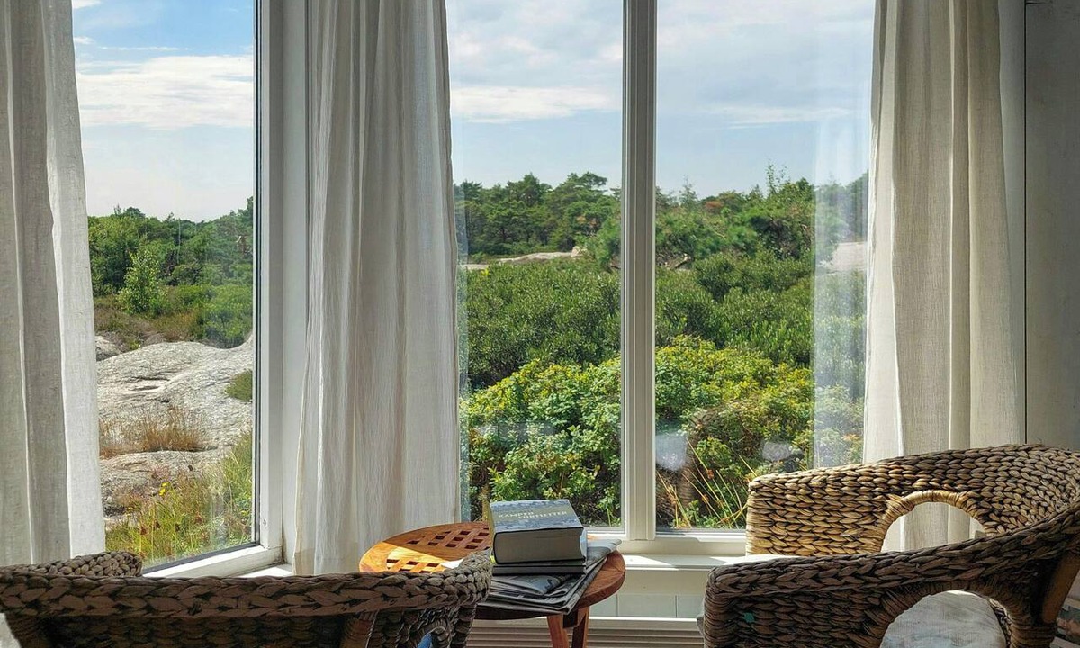 Hvaler House | Holiday home overlooking fishing harbour in Hvaler
