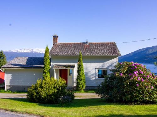 Balestrand House | Holiday Home Tantestova by Interhome